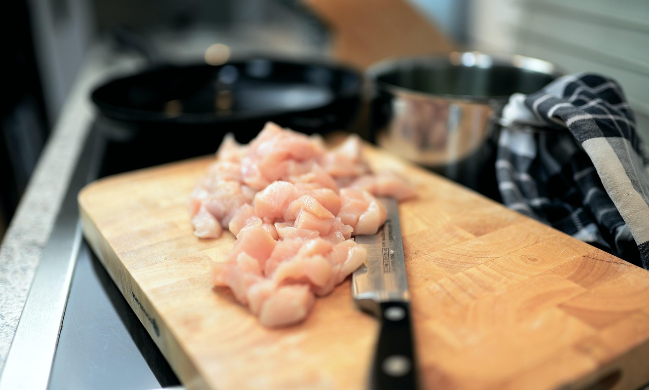 Carne de frango crua, produto que o Brasil tenta voltar a exportar para a União Europeia